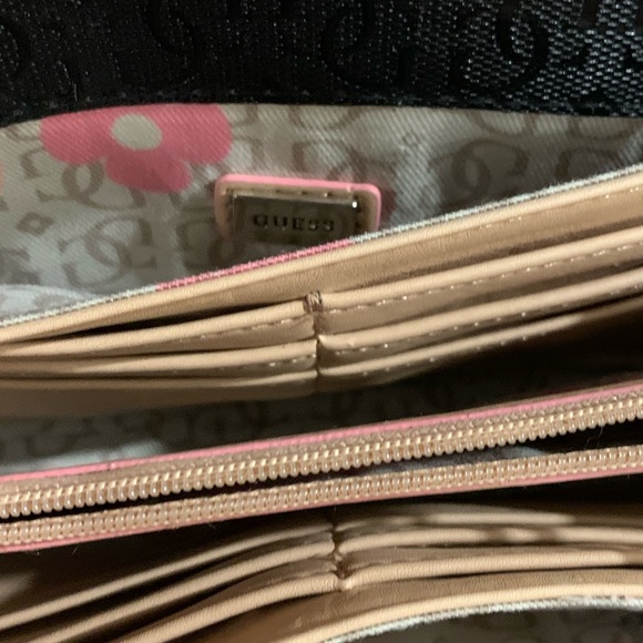 PRETTY GUESS RARE PURSE ❣️ - Picture 5 of 5